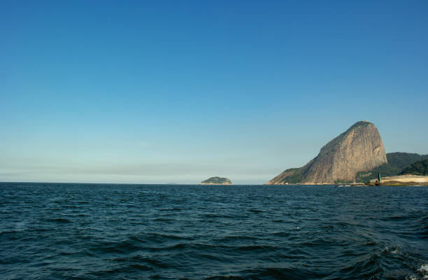 góra i pejzaż morski - rio de janeiro sugarloaf mountain landscape passenger craft zdjęcia i obrazy z banku zdjęć