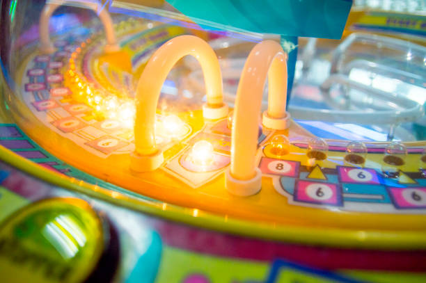 allumez le jeu de jackpot à une arcade - amusement arcade arcade video game sport photos et images de collection