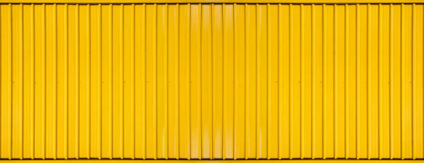 gelbe box container gestreifte linie strukturierten hintergrund - behälter stock-fotos und bilder