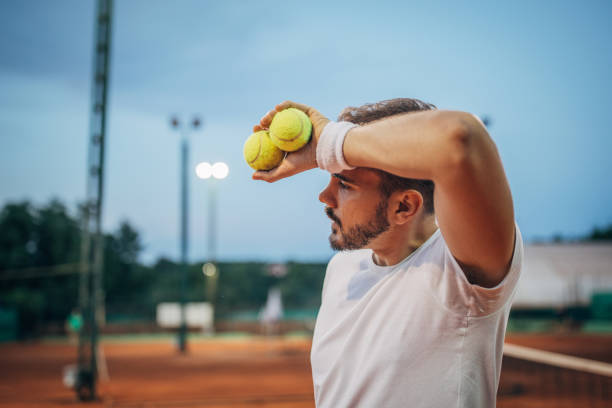 усталый теннисист на корте - tennis uniform стоковые фото и изображения