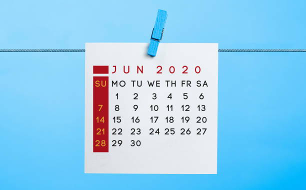 2020 página do calendário de junho pendurada na corda com trava - june calendar page personal organizer - fotografias e filmes do acervo