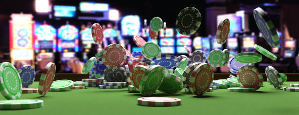 poker-chips fallen auf grünen filz roulette-tisch, verwischen casino innen hintergrund. 3d-illustration - playing chance gambling house stock-fotos und bilder