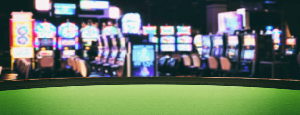 카지노 슬롯 머신, 녹색 펠트 룰렛 테이블 클로즈업 보기. 3d 일러스트레이션 - playing chance gambling house 뉴스 사진 이미지