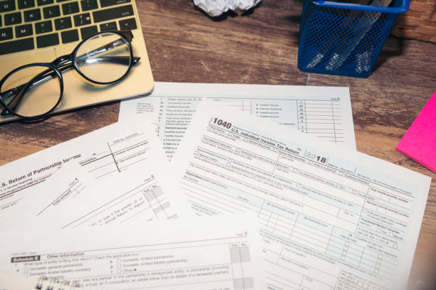 planowanie budżetu concept.calendar 2019 i formularz podatku dochodowego dla osób, które mają dochód zgodnie z prawem stanów zjednoczonych. jest to sezon, który musi płacić podatki,termin zapłaty podatku. - tax tax form law business zdjęcia i obrazy z banku zdjęć