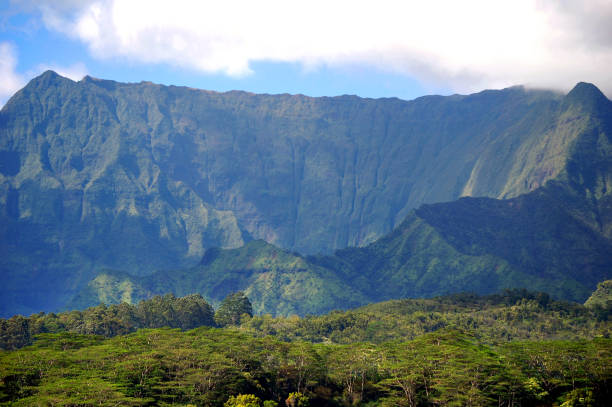 istock Bigger Than Life Emerald Mountains on Kauai 1164929365