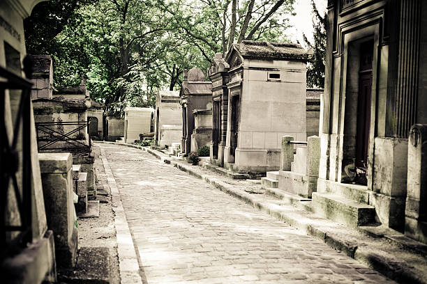 istock France - Pere Lachaise Cemetery 116493253