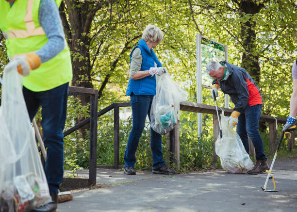istock Collecting Rubbish on the Street 1164937983