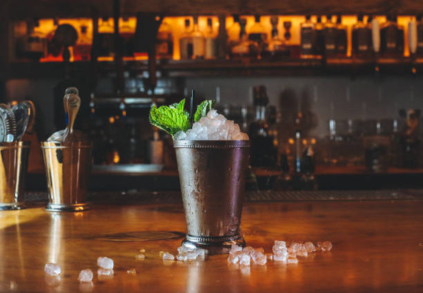 mint juleps making mint juleps at the bar mint julep photos stock pictures, royalty-free photos & images