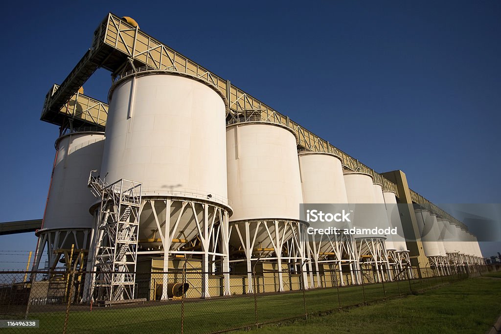 Grãos silos - Foto de stock de Silo - Edifício agrícola royalty-free