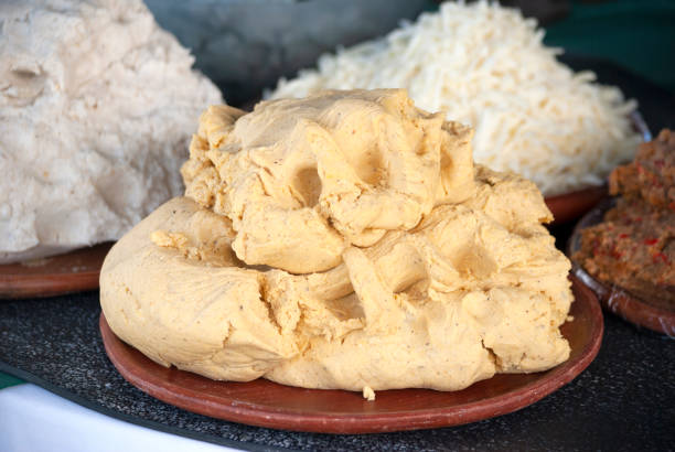 과테말라 레스토랑, 맛과 유기농 제품에서 토르티야를 준비하는 옥수수 반죽. - bread brown cheese close up 뉴스 사진 이미지