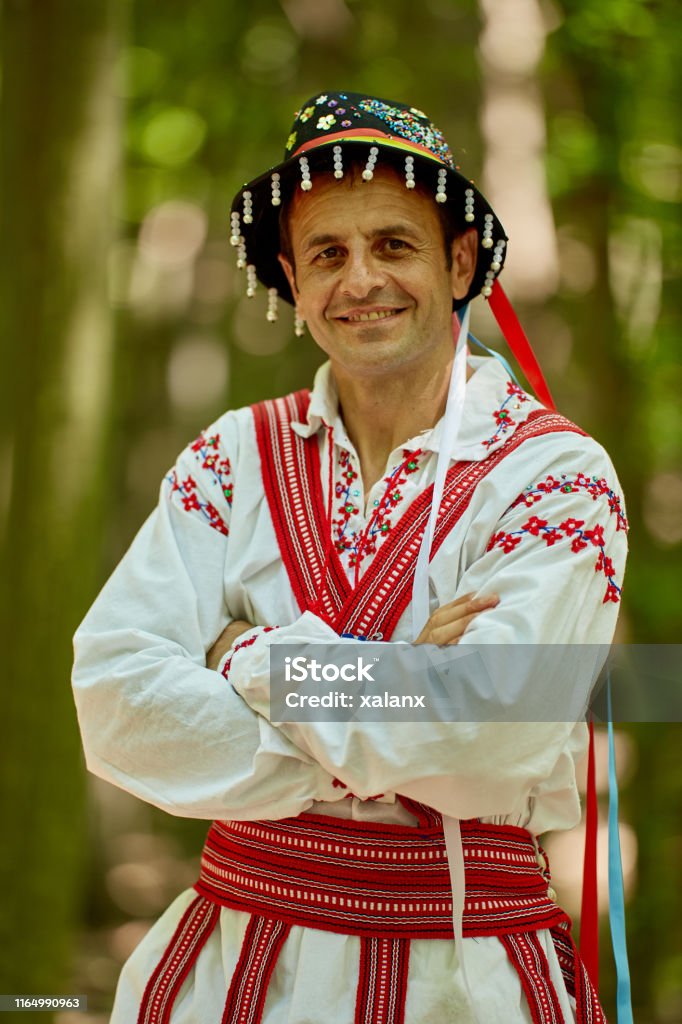 Hombre Rumano Traje Tradicional Foto de stock más banco de imágenes de Agricultor - Agricultor, Rumanía, Acontecimiento -