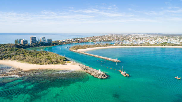 beautiful aerial sunrise with beach, water, boats, shops and lovely holiday feel at mooloolaba, sunshine coast, close to brisbane in queensland. top view near point cartwright, river mouth and tourist - pacific ocean fotos imagens e fotografias de stock