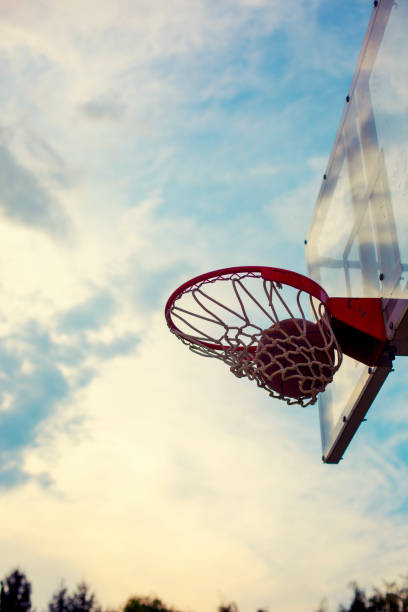 but - basketball business basketball hoop slam dunk photos et images de collection