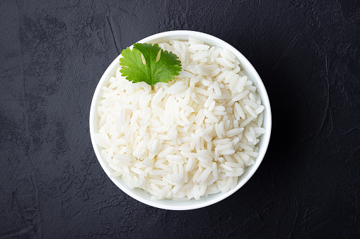 Boiled rice in a bowl.