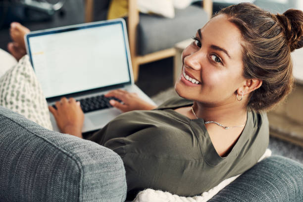 weekends in are my absolute fav - lying down women laptop freedom imagens e fotografias de stock