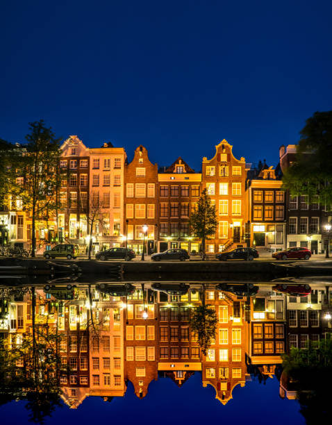 amsterdam at night - row house architecture tourism window imagens e fotografias de stock