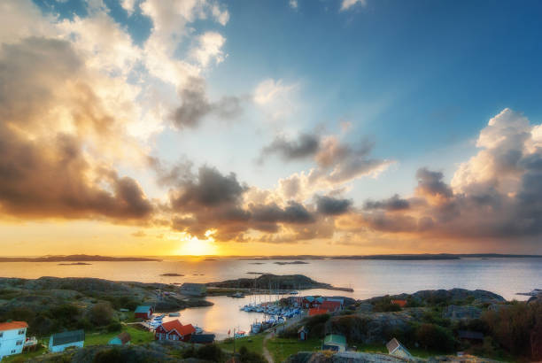 vila piscatória swedisch westcoast - skerries - fotografias e filmes do acervo