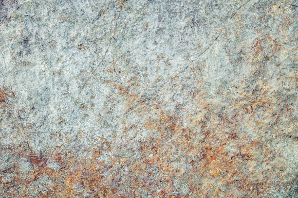 Stone wall in contrasting colors