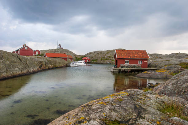 pueblo pesquero en suecia - skerries fotografías e imágenes de stock