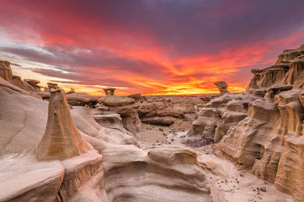 Bisti/De-Na-Zin Wilderness, New Mexico, USA Bisti/De-Na-Zin Wilderness, New Mexico, USA at the Alien Throne rock formation just after sunset. badlands stock pictures, royalty-free photos & images