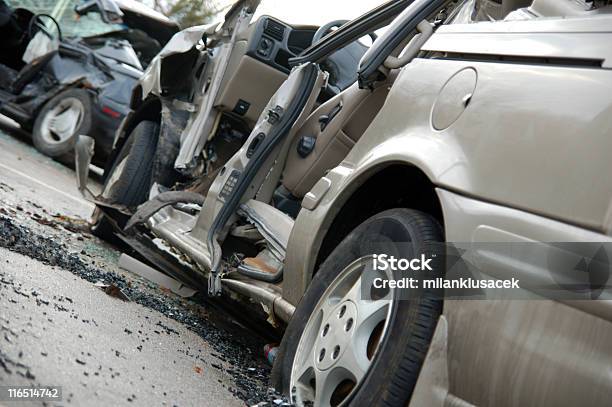 Car 사고 차에 대한 스톡 사진 및 기타 이미지 - 차, 0명, 거리