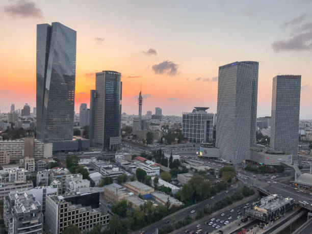 veduta aerea di tel aviv-yafo, israele - ayalon freeway foto e immagini stock