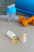 proteinpulver-in-schaufel-hantel-yogamatte-und-shaker-fitness-und-sportkonzept.jpg?b=1&s=170x170&k=20&c=ckEDye6bQDrlE7A1yWb8twYXIhnXtaTyXR41_S6qBpo=