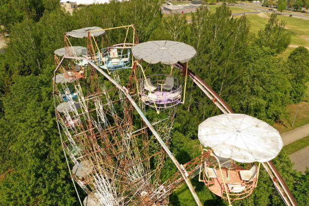 istock An old metal ferris wheel without people 1165183086