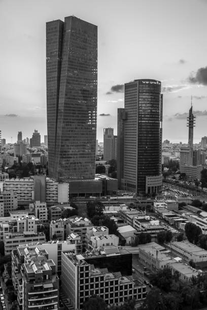 vista esterna della torre azrieli sarona - ayalon freeway foto e immagini stock