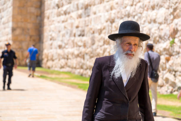 an ultra-orthodox jewish or haridi man in jerusalem - hasidism imagens e fotografias de stock