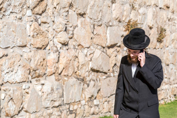 an ultra-orthodox jewish or haridi man in jerusalem - hasidism imagens e fotografias de stock