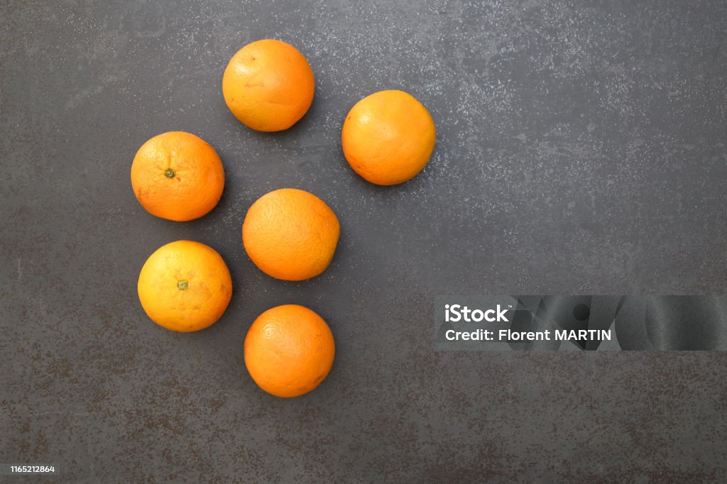 6 Oranges Image Six Oranges On A Solid Background Stock Photo - Download Image Now ...