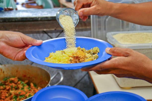 学校給食 - junior school ストックフォトと画像