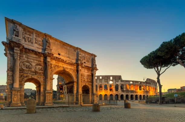 the arch of constantine and colosseum in rome, italy - rome ancient rome skyline ancient imagens e fotografias de stock