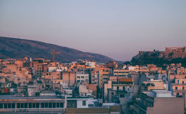 афинский городской пейзаж - nike стоковые фото и изображения