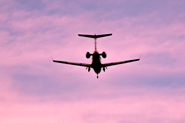 istock Business jet landing 1165250399