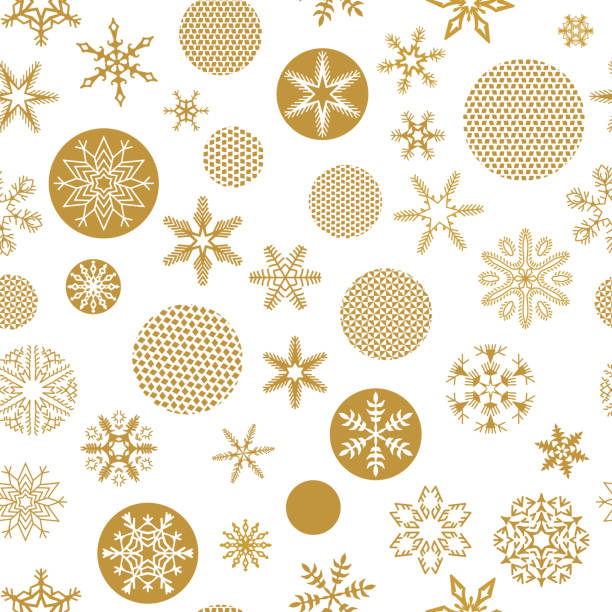 illustrazioni stock, clip art, cartoni animati e icone di tendenza di motivo natalizio senza cuciture con fiocchi di neve dorati alla moda e palline di albero di natale sfaccettate su sfondo bianco. semplici forme geometriche carta da parati dal design retrò, carta da imballaggio - spherical joint