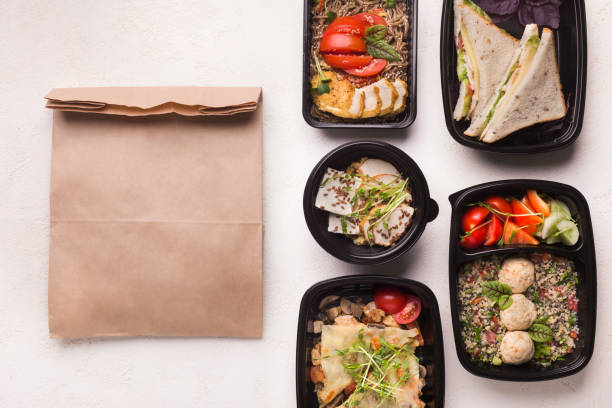 보낼 준비가 된 블랙박스의 건강한 음식 배달 - lunch box lunch sandwich green 뉴스 사진 이미지