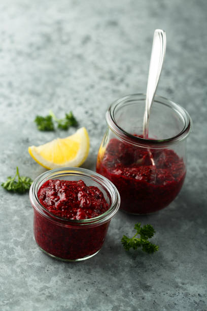 sauce aux cerises maison - preserves jar empty red photos et images de collection