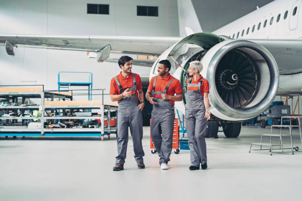 zespół techników samolotów - airplane airport air vehicle ground crew zdjęcia i obrazy z banku zdjęć