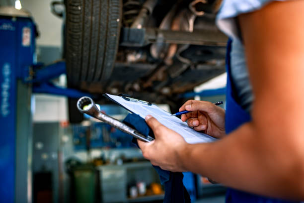 istock Listing his mechanical opinions 1165308934