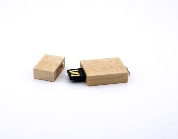 bâton de mémoire usb en bois - usb memory photos et images de collection