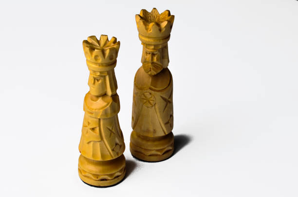 figura szachowa odizolowana na białym tle. chessmaster.kopiuj przestrzeń - chessmaster zdjęcia i obrazy z banku zdjęć