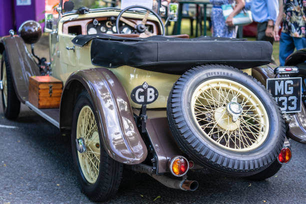 festival de motoring, fragmento de um carro de esportes do magnésio do vintage - motoring - fotografias e filmes do acervo