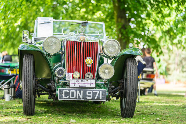 festival of motoring, fragment eines oldtimer mg sportwagens - motoring stock-fotos und bilder