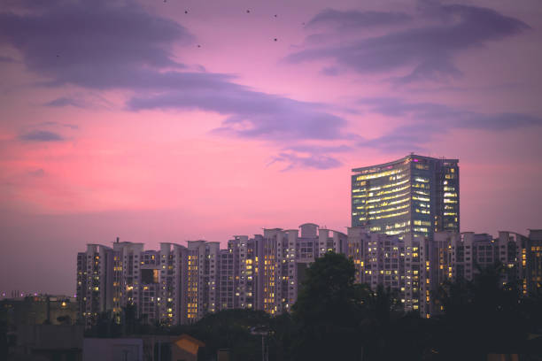 world trade center in bangalore, karnataka, indien - india bangalore contemporary skyline stock-fotos und bilder