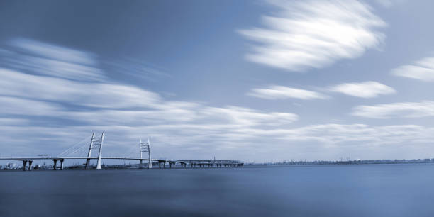 панорамный пейзаж с мостом и возвышенной дорогой - infrared landscape bridge blue стоковые фото и изображения