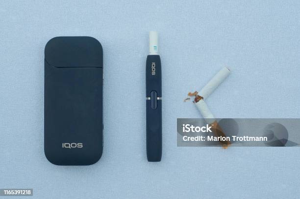 Iqos Elektronische Zigarette Mit Heatnotburnsystem Stockfoto und