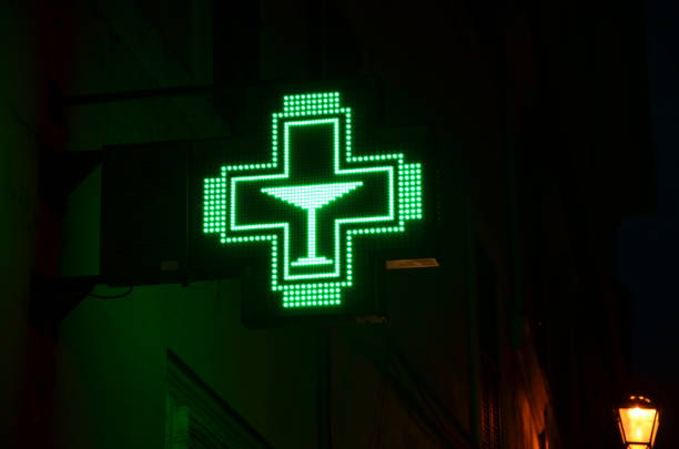 istock Neon Italian pharmacy sign 1165396358
