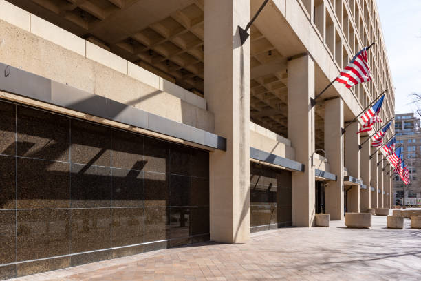 미국 워싱턴 d.c.에 있는 j. 에드가 후버 fbi 빌딩 - fbi sign federal building moral dilemma 뉴스 사진 이미지